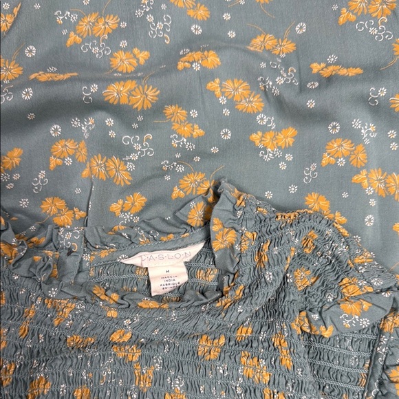 Calson Gold Yellow and green Ruffled Bib Collar Blouse - Picture 2 of 4